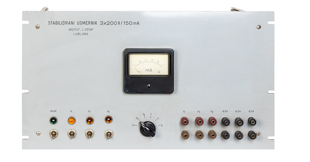 STABILIZIRANI USMERNIK 3 × 200 V 150 mA