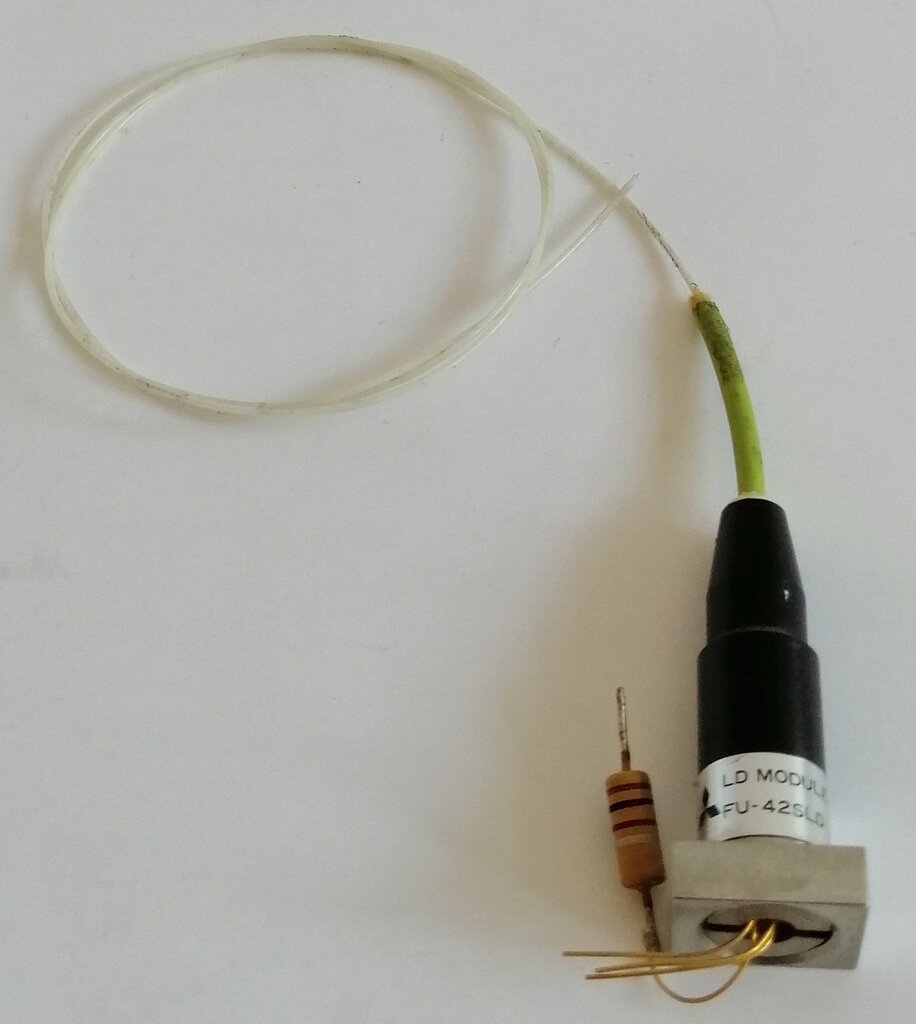 POLPREVODNIŠKI LASER