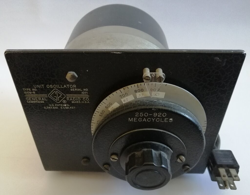 GENERATOR RADIJSKEGA SIGNALA