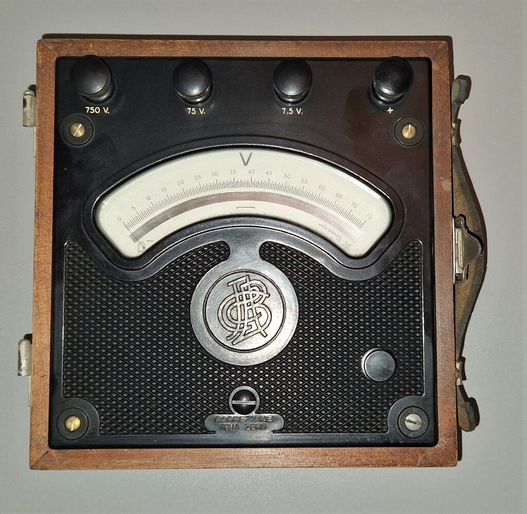 VOLTMETER S KAZALCEM - MODEL 3002-3