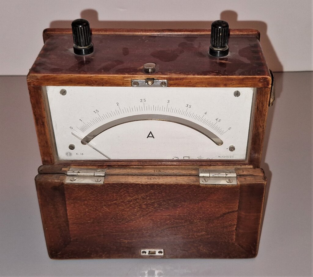 AMPERMETER S KAZALCEM