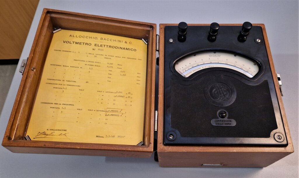 ELEKTRODINAMIČNI VOLTMETER