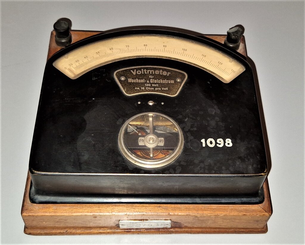 VOLTMETER S KAZALCEM 130 V