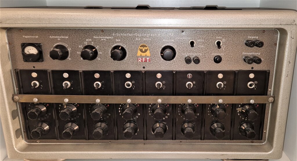 8-KANALNI OSCILOGRAF