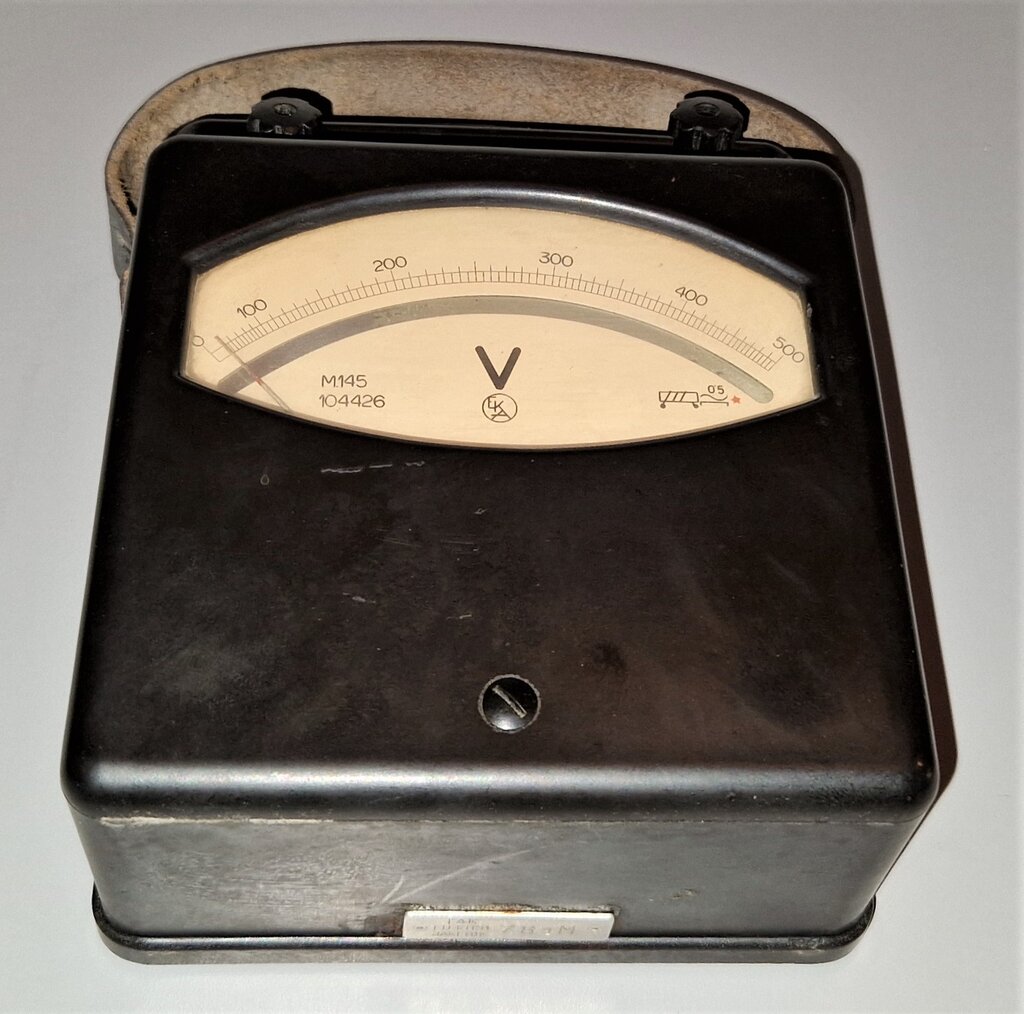 VOLTMETER S KAZALCEM 500 V